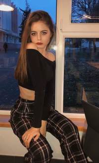 Olağanüstü Deneyimlerin Kapılarını Aralayın: Terme Escort Bayan